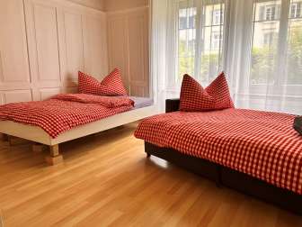 Bett mit Schlafsofa