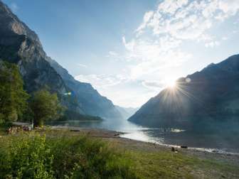 Klöntalersee mit unverbauten Ufern