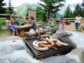 Für ein feindes Zmittagessen hat es meherere Grillstellen