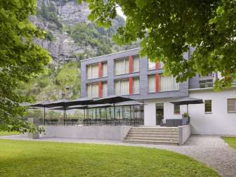Hotel Tödi Aussenansicht Sommer